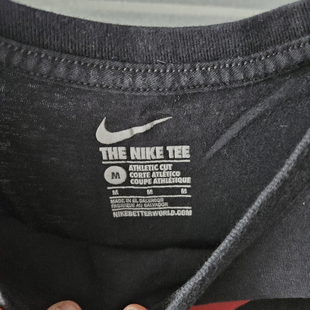 Medium Nike Black TSHIRT - Picture 2 of 2